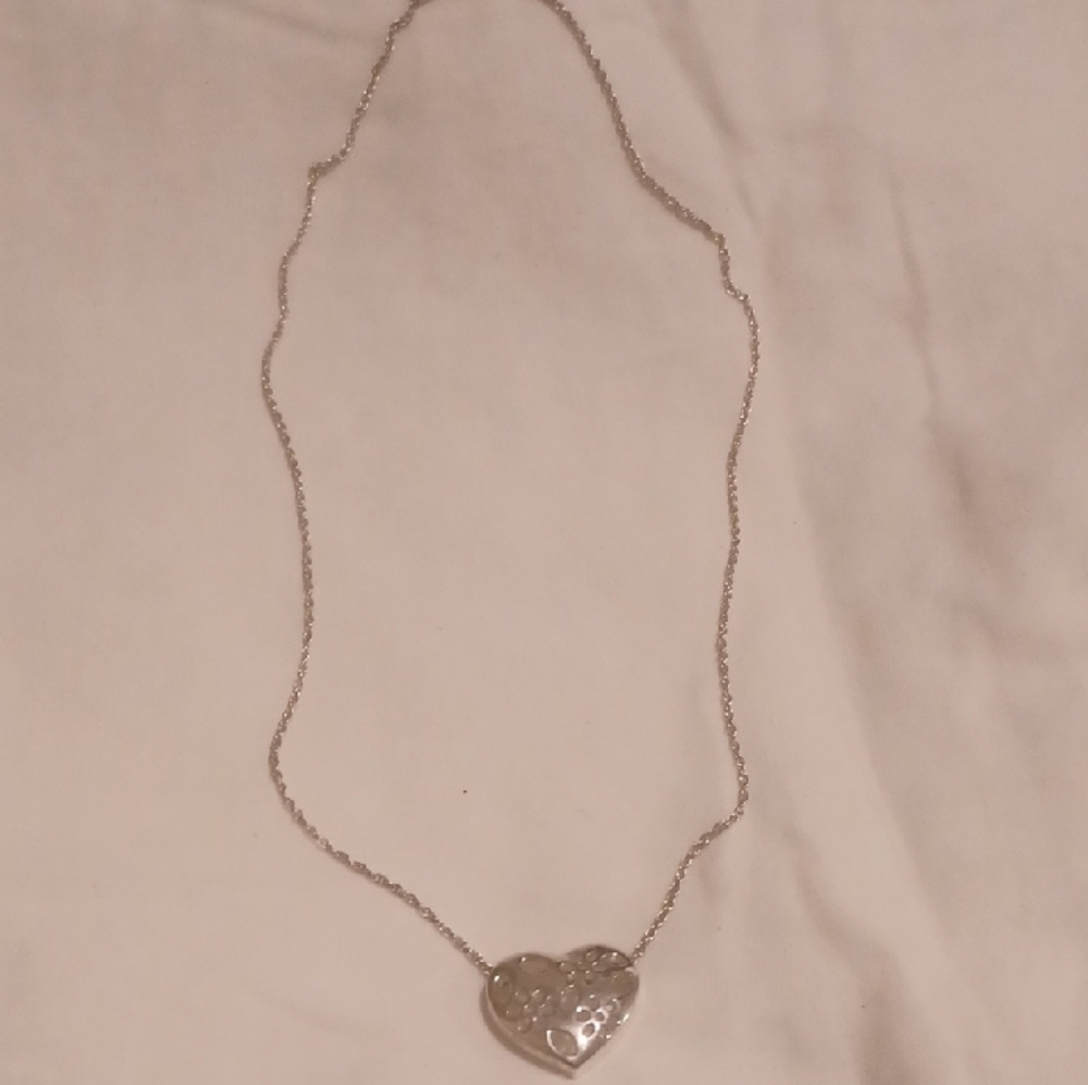 Chic Silver Heart Necklace